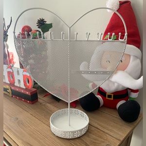 Metal jewelry holder